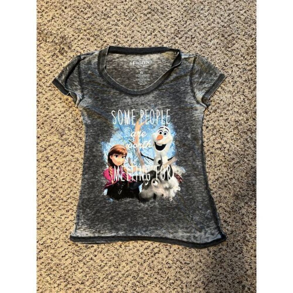 Disney Frozen Gray short sleeve shirt "Some people are worth melting‎ for"